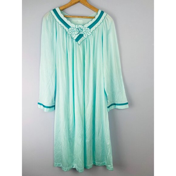 Vintage NWT Shadowline Cuddlemere Nightgown with Embroidered Detail, Size Small - Picture 2 of 10